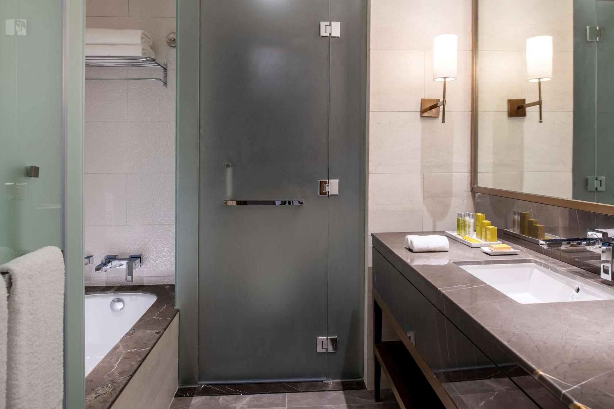 Doubletree Suites By Hilton - Riyadh Financial District Extérieur photo